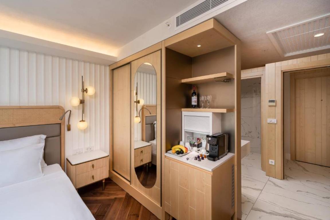 DELUXE FAMILY SUITE