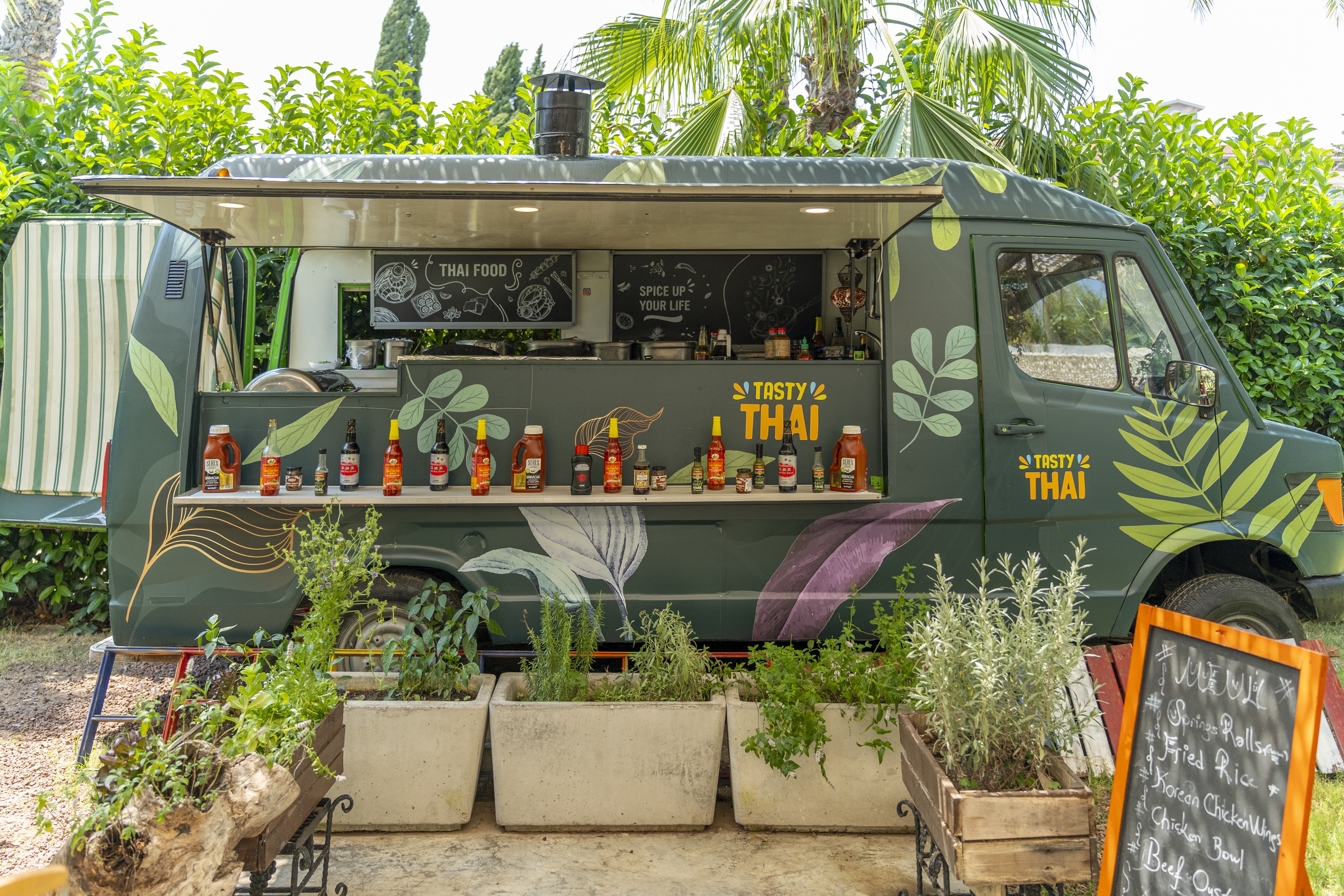 Food Trucks- mobile kitchens from all the world 