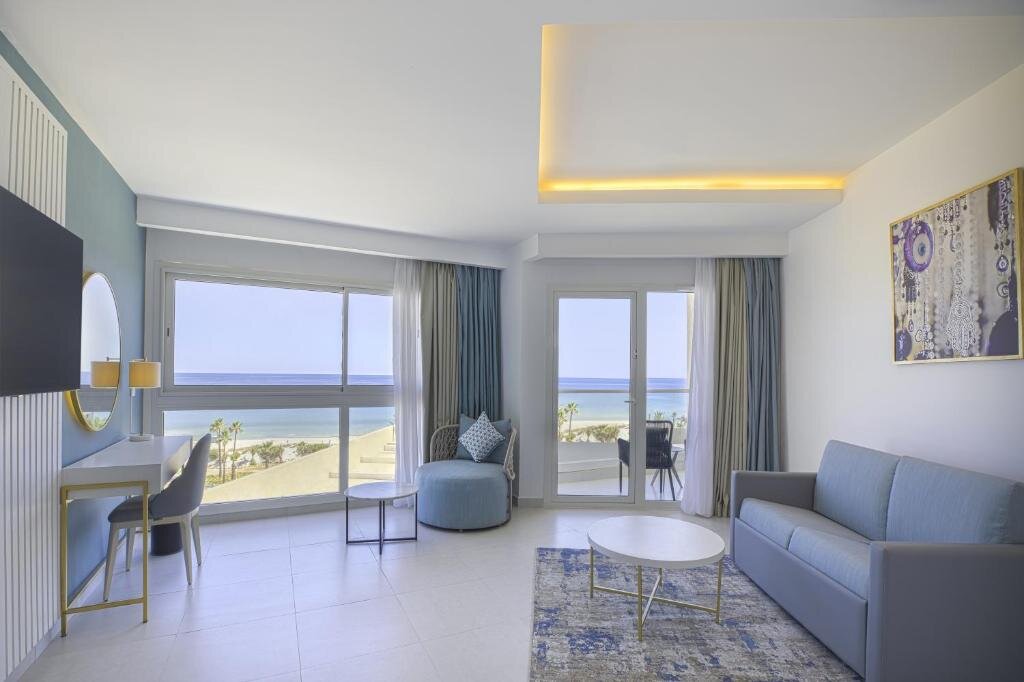 One Bedroom Suite with Sea Front View