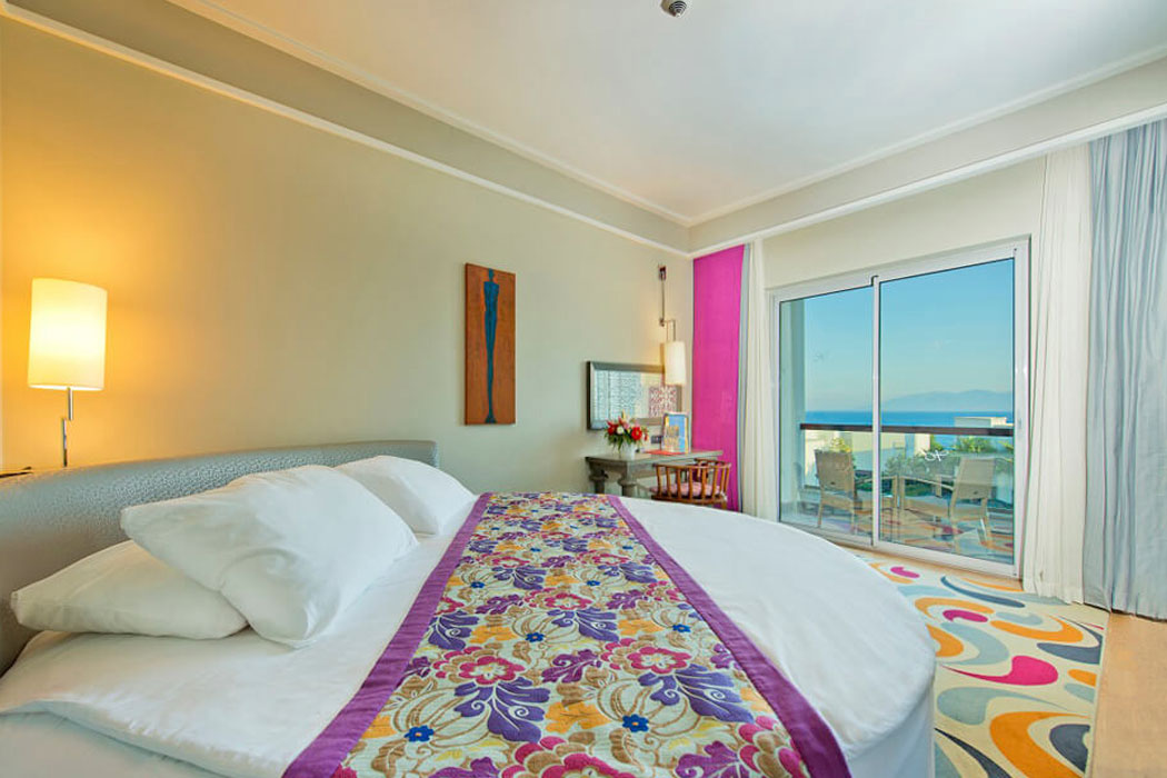 Xanadu Island Hotel - łóżko w romance suite