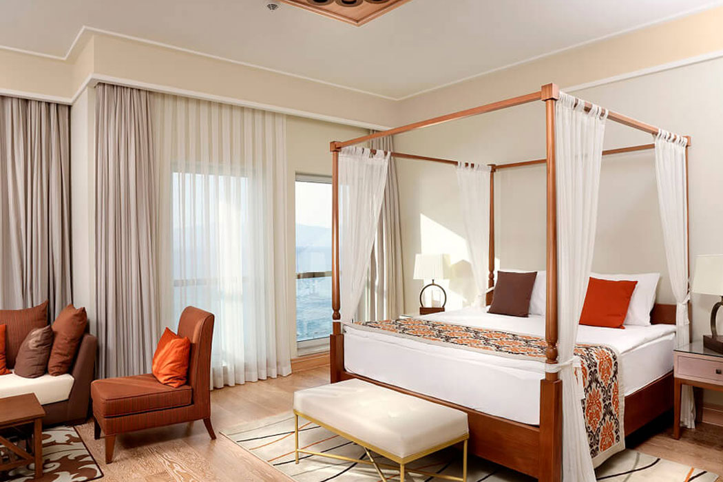 Xanadu Island Hotel - łóżko w royal villa