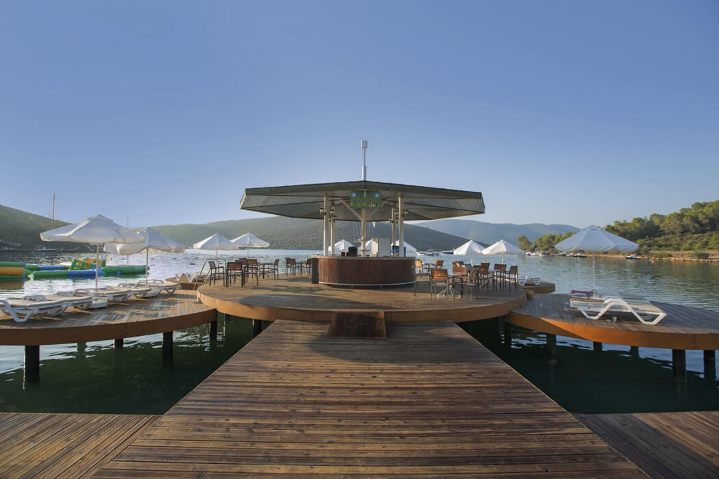 Hotel Crystal Green Bay Resort & Spa - bar na plaży