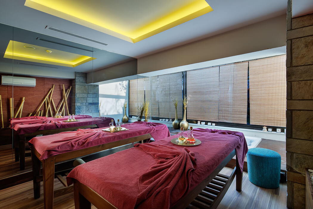Hotel Crystal Green Bay Resort & Spa - łóżka do masażu