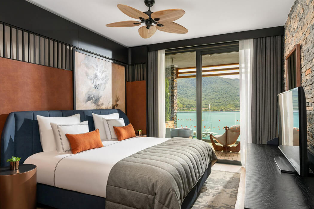 Lujo Hotel Bodrum - łóżko w pokoju laguna dublex family suite