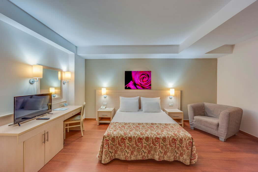Hotel Diamond Of Bodrum - pokój rodzinny z łóżkiem małżeńskim