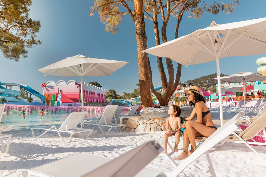 Vogue Hotel Supreme Bodrum - plaża w aquaparku