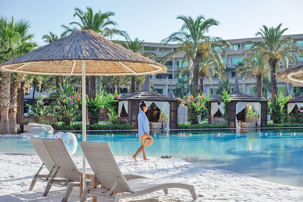 Vogue Hotel Supreme Bodrum - relaks przy basenie