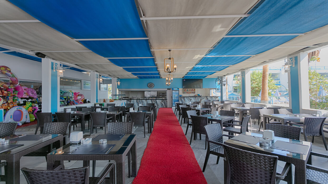 Hotel Otium Family Club Marine Beach - restauracja z czerwonym dywanem