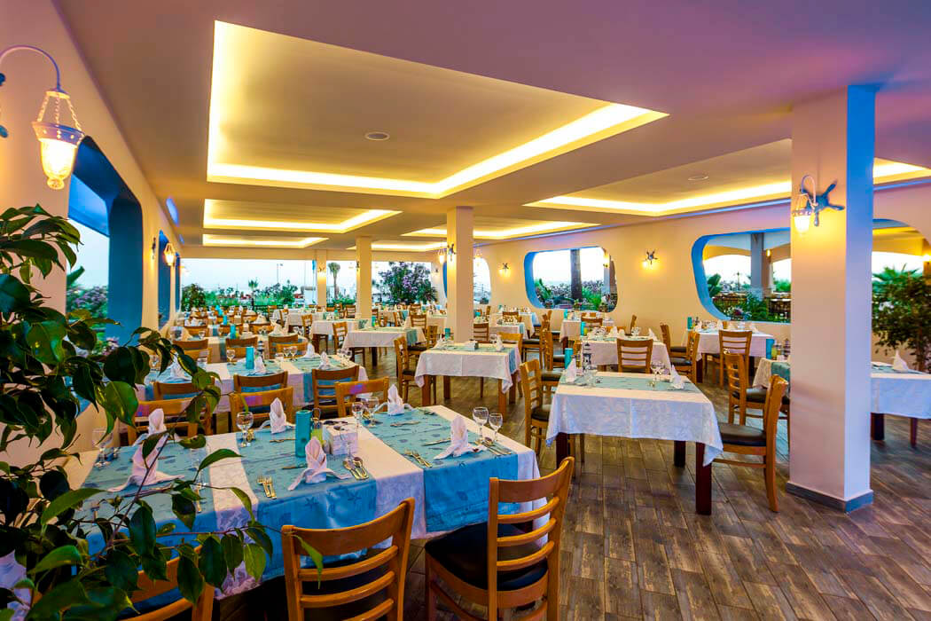 Club Hotel Turan Prince World - restauracja w marynarskim stylu