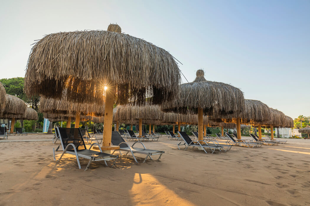 Hotel Ali Bey Resort - leżaki na plaży