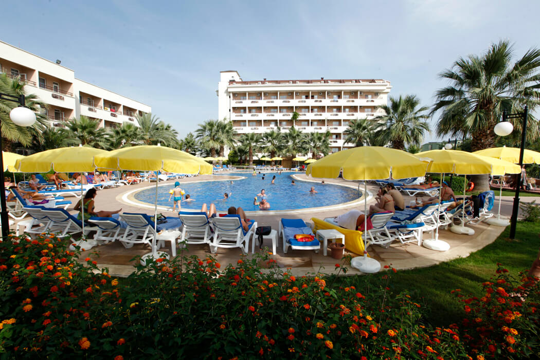 Hotel Aska Bayview Resort - teren hotelu