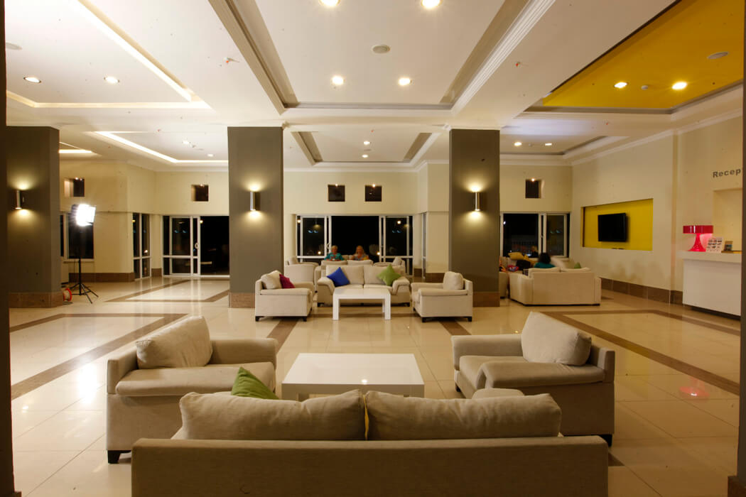 Hotel Aska Bayview Resort - widok na lobby