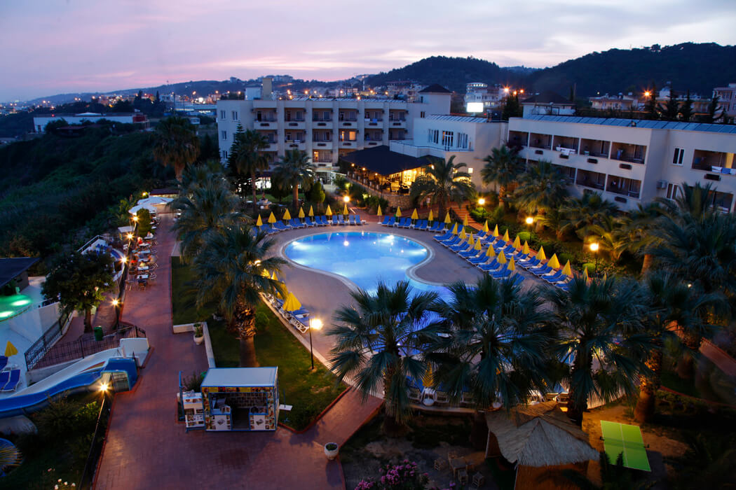 Hotel Aska Bayview Resort - wieczór