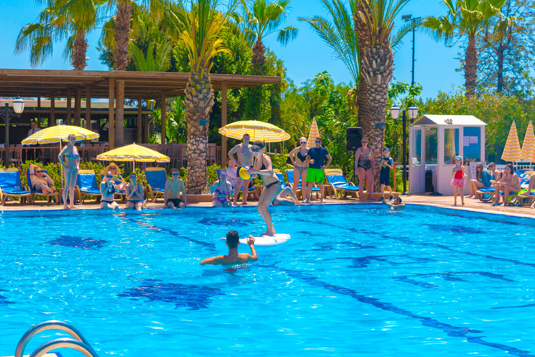 Hotel Caretta Beach - animacje przy basenie
