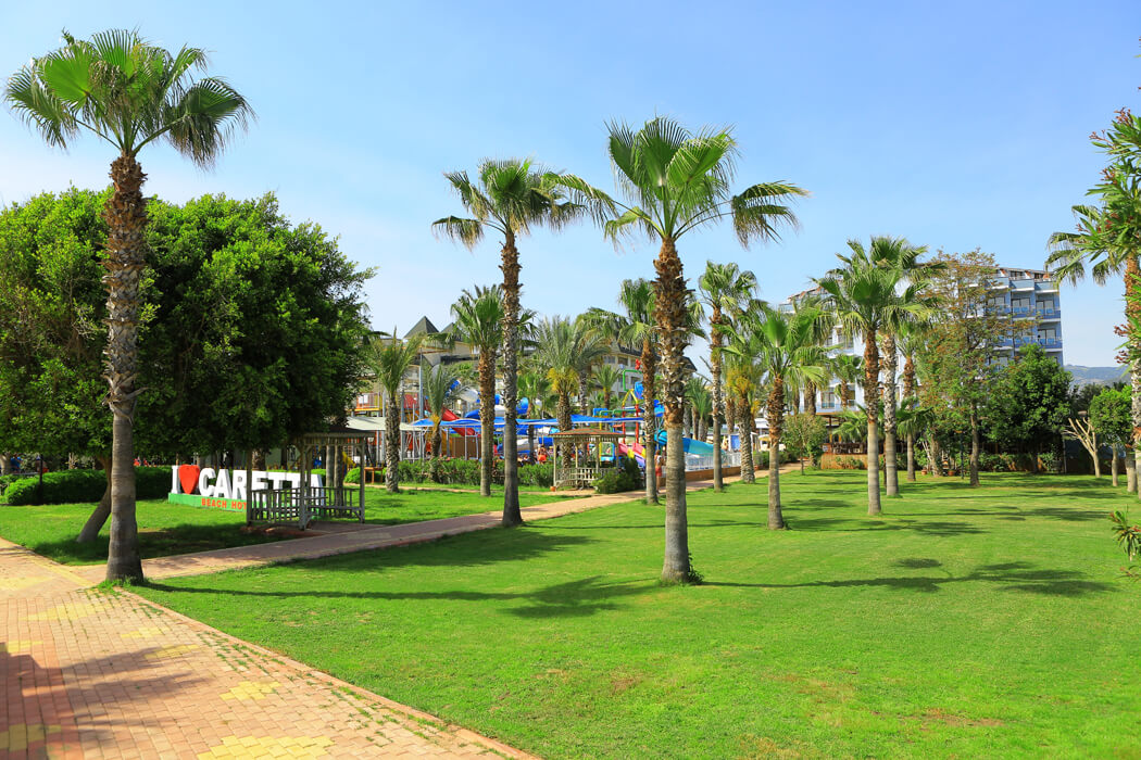Caretta Beach Hotel - ogród