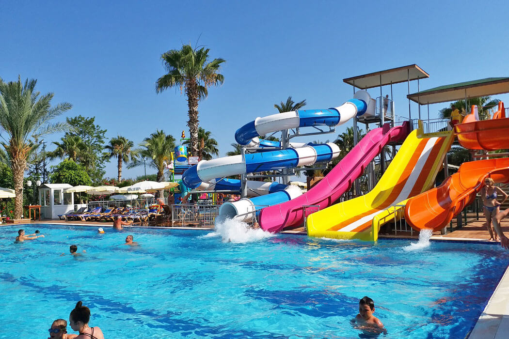 Caretta Beach Hotel - relaks w basenie