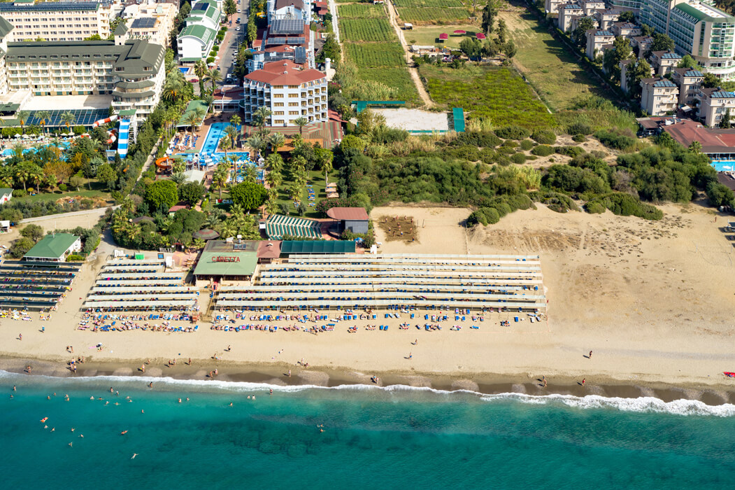 Caretta Beach Hotel - widok na plażę