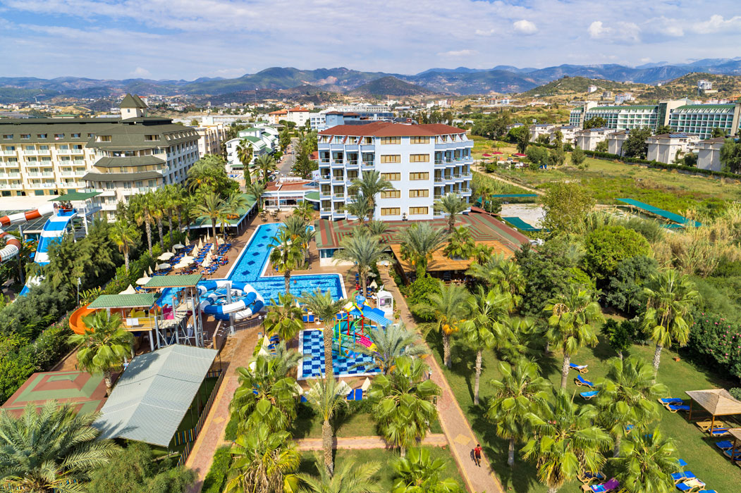 Hotel Caretta Beach - widok na hotel i okolicę