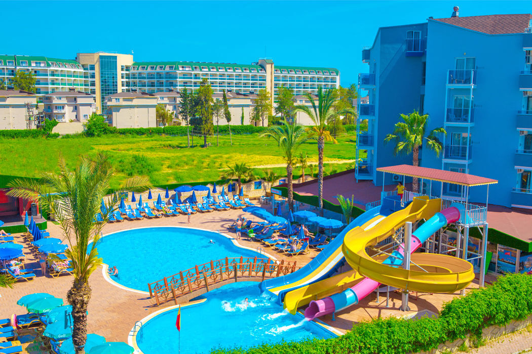 Hotel Caretta Relax - basen ze zjeżdżalniami