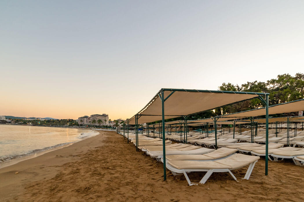 Hotel Armas Green Fugla Beach - leżaki na plaży