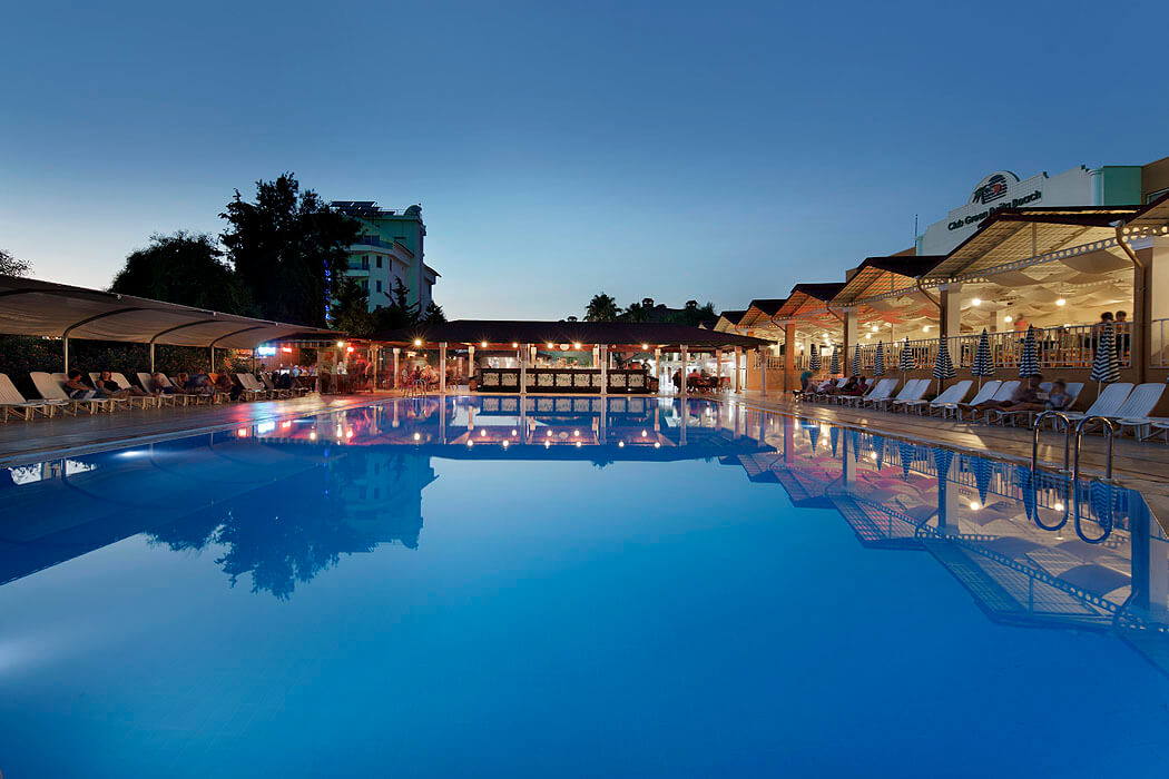 Hotel Armas Green Fugla Beach - podświetlony basen