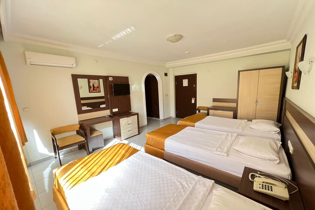 Hotel Kleopatra Ada - pokój rodzinny z trzema łóżkami