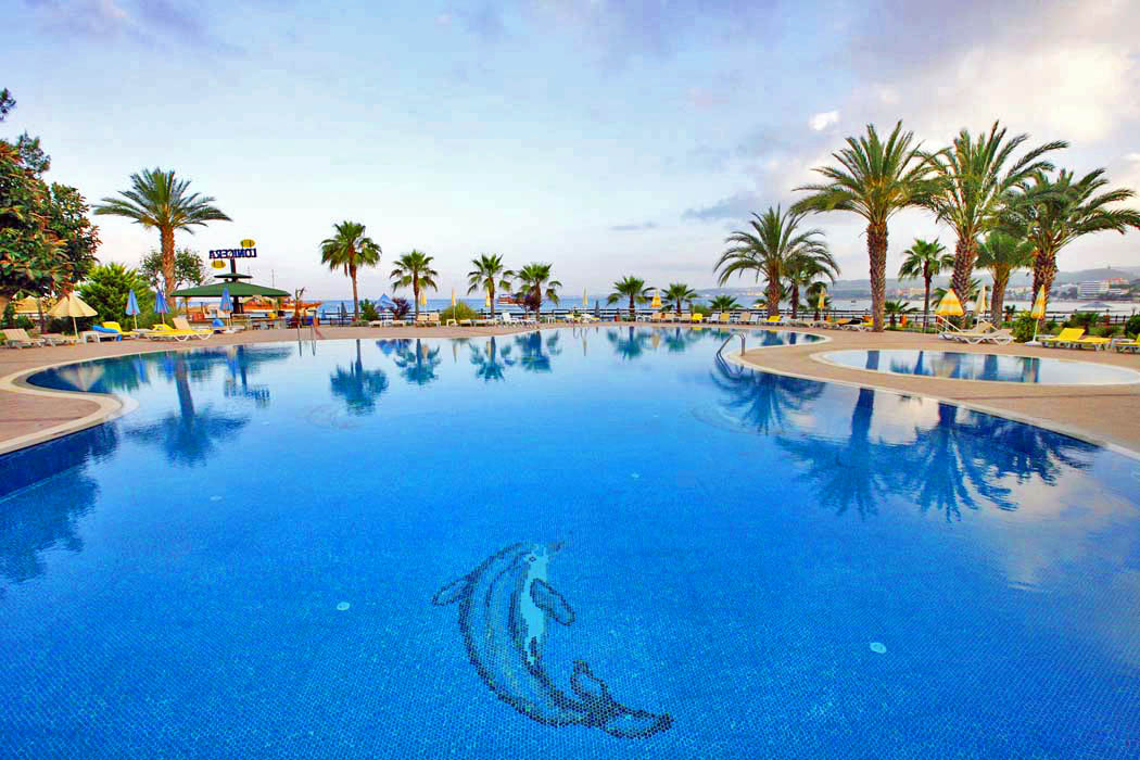 Lonicera World Resort Hotel - basen z delfinem