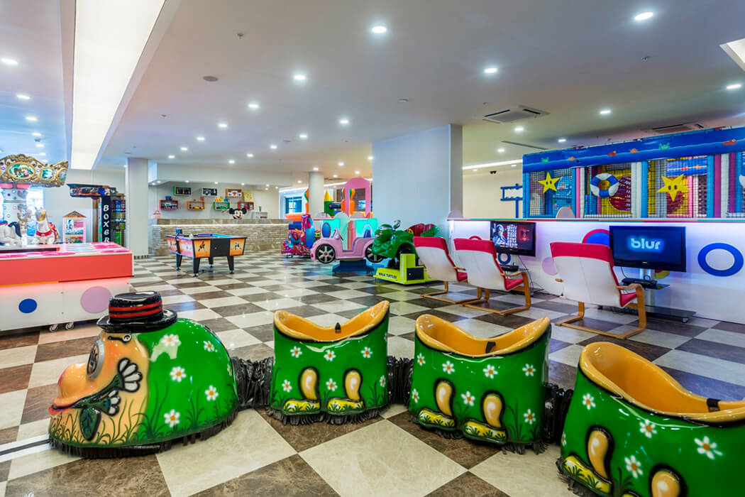 Lonicera World Resort Hotel - salon gier