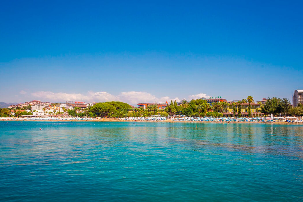 Lonicera World Resort Hotel - widok z morza
