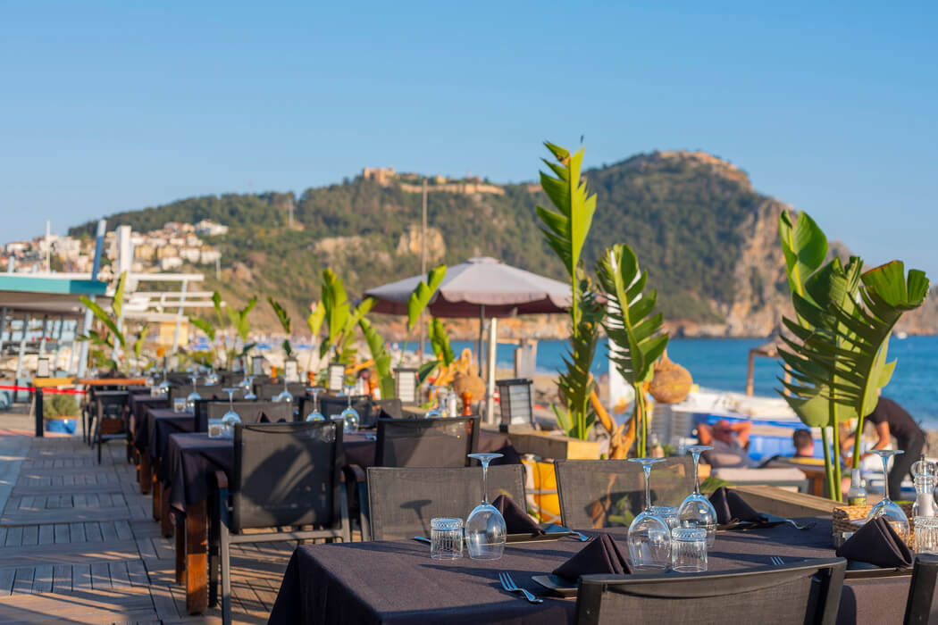 Hotel Royalisa Palmiye Beach - restauracja przy plaży