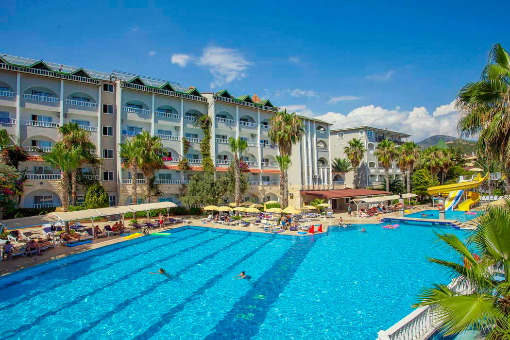 Kemal Bay Hotel - widok na basen i zjeżdżalnie