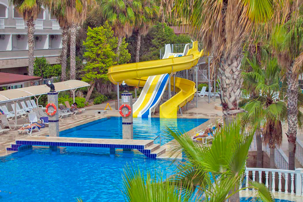Kemal Bay Hotel - basen ze zjeżdżalniami