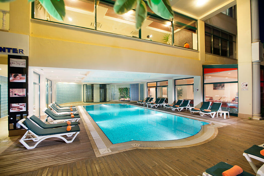Hotel Justiniano Club Alanya - basen wewnętrzny