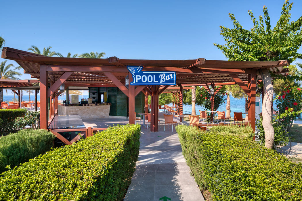 Oz Hotels Incekum Beach Hotel - bar przy basenie