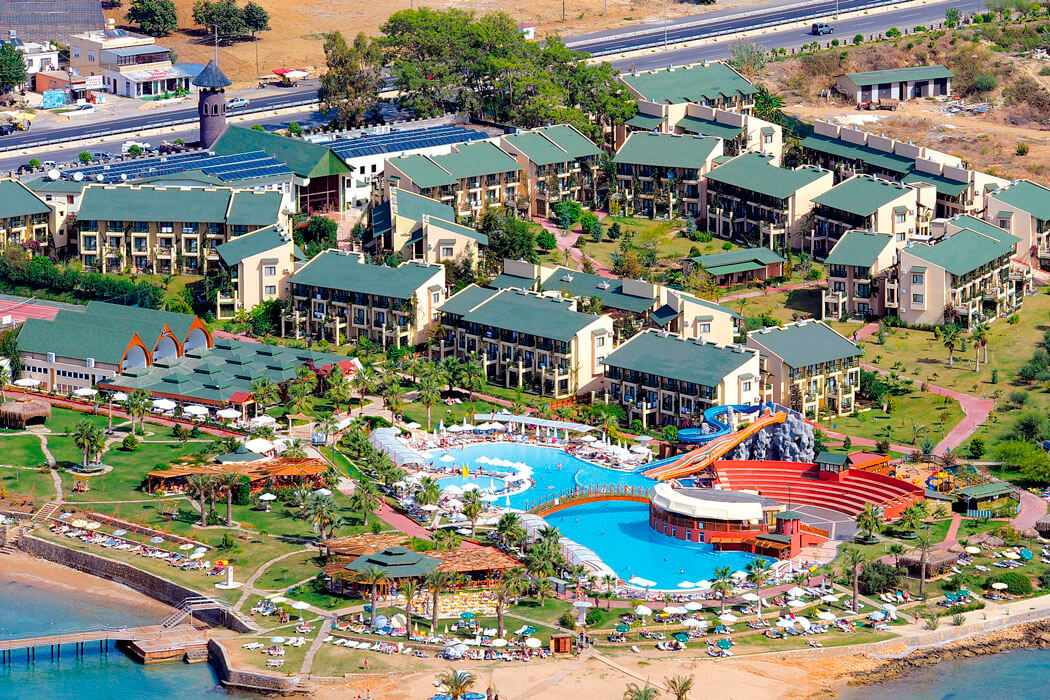 Oz Hotels Incekum Beach Hotel - widok na teren hotelu