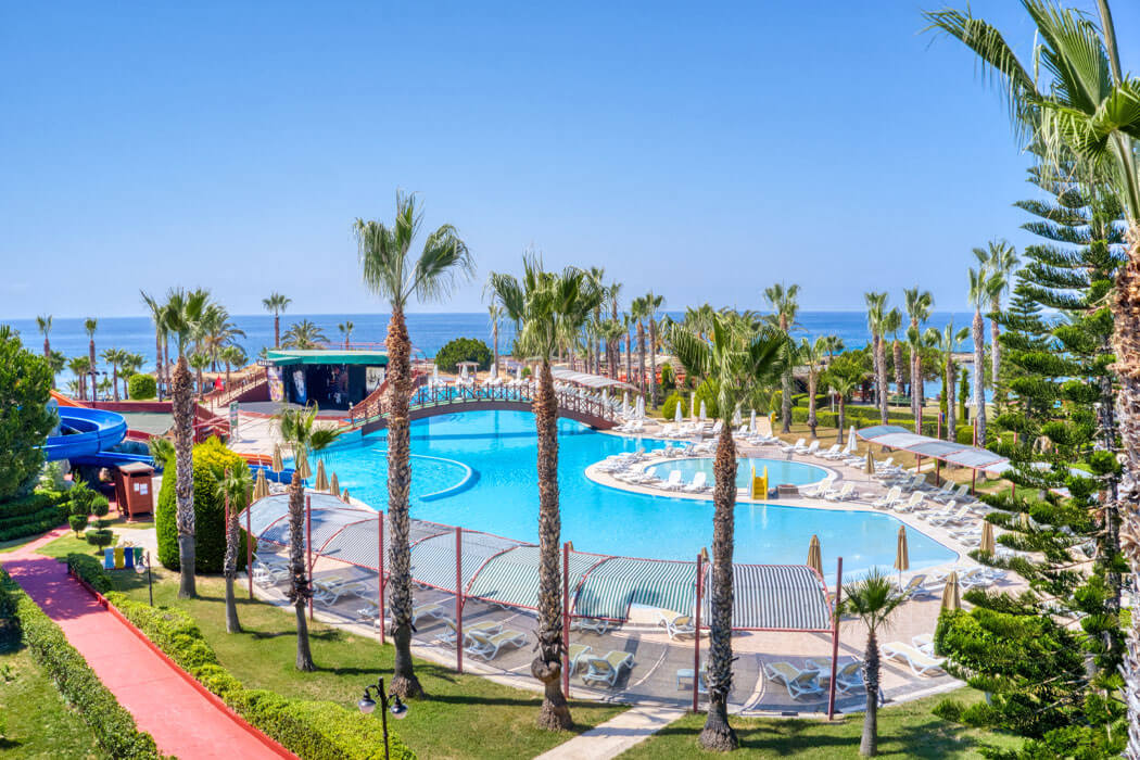 Oz Hotels Incekum Beach Hotel - widok na basen i na morze