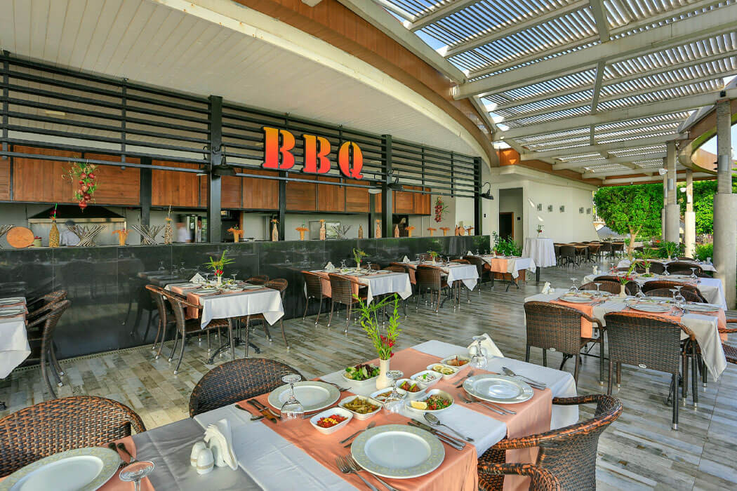 Hotel Long Beach Resort & Spa Deluxe - stoliki w restauracji 