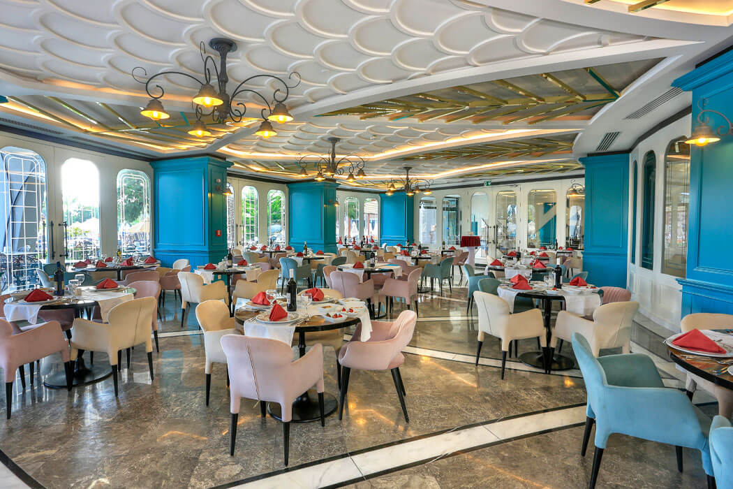 Hotel Long Beach Resort & Spa Deluxe - stoliki w restauracji
