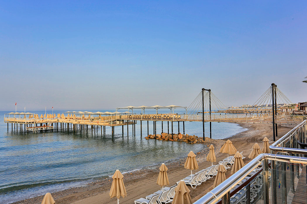 Long Beach Resort & Spa Deluxe - widok na pomost i na plażę