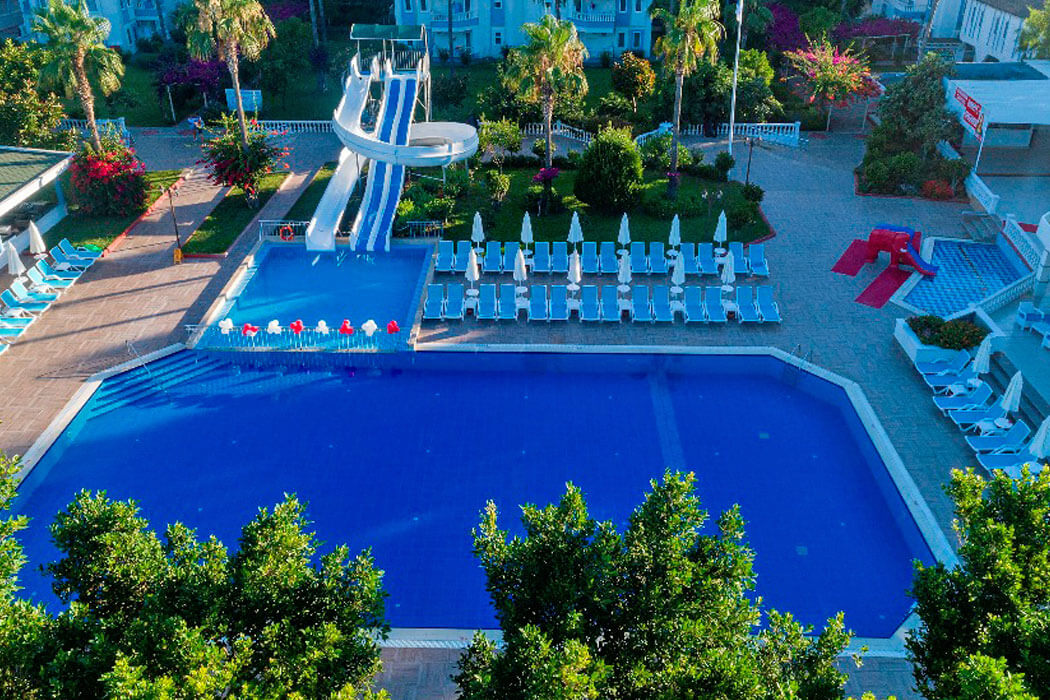 The Garden Beach Hotel - teren przy basenie