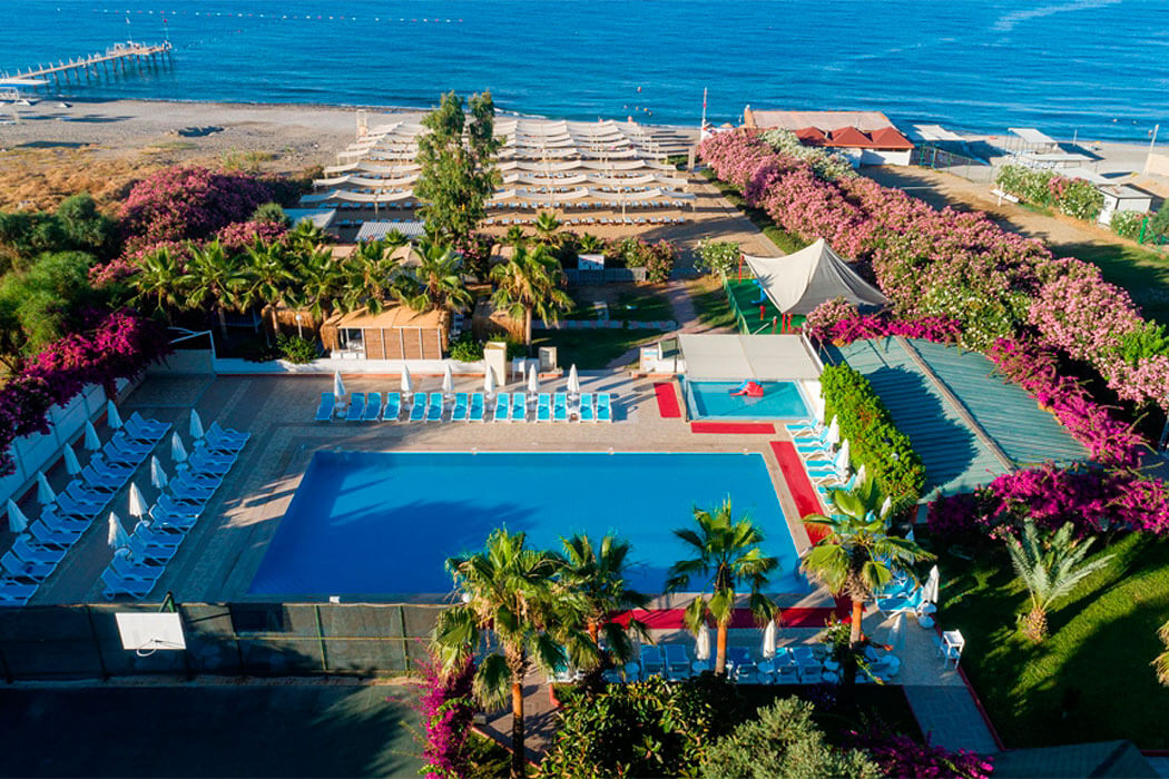 The Garden Beach Hotel - widok na basen i na morze