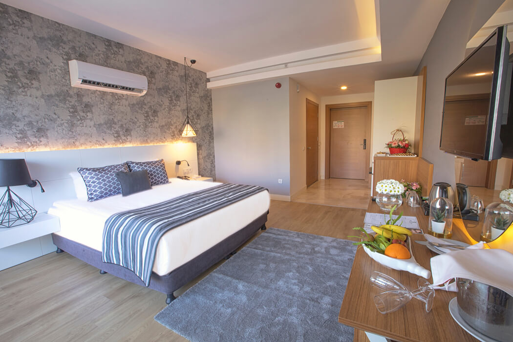 Hotel Greenwood Suites Resort - pokój z dużym łóżkiem