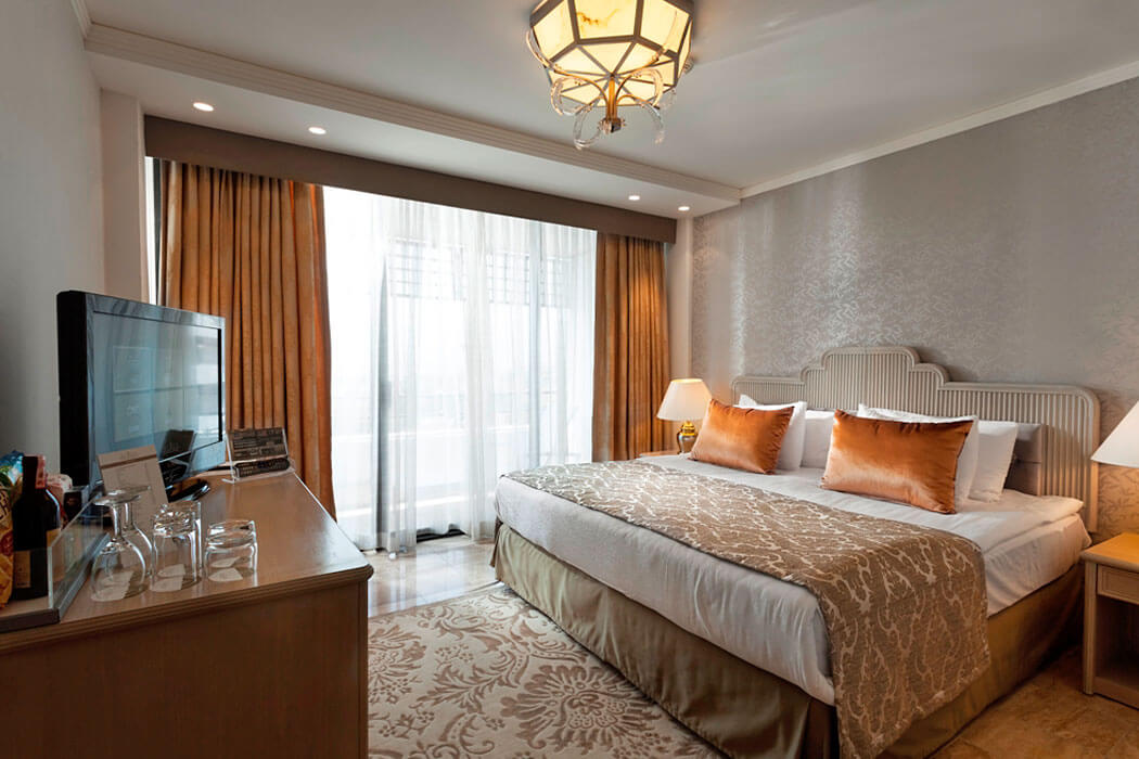 Hotel Rixos Downtown Antalya - łóżko w pokoju king suite