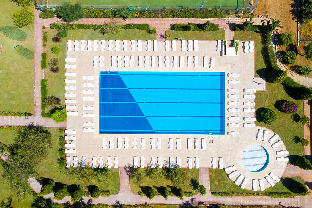 Amon Hotels Belek Adult Only - widok z góry na basen