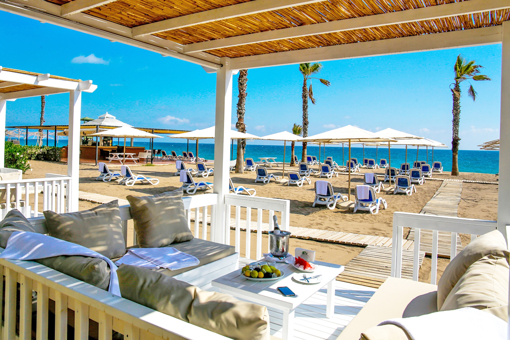 Hotel Adora Golf Resort - pawilony na plaży
