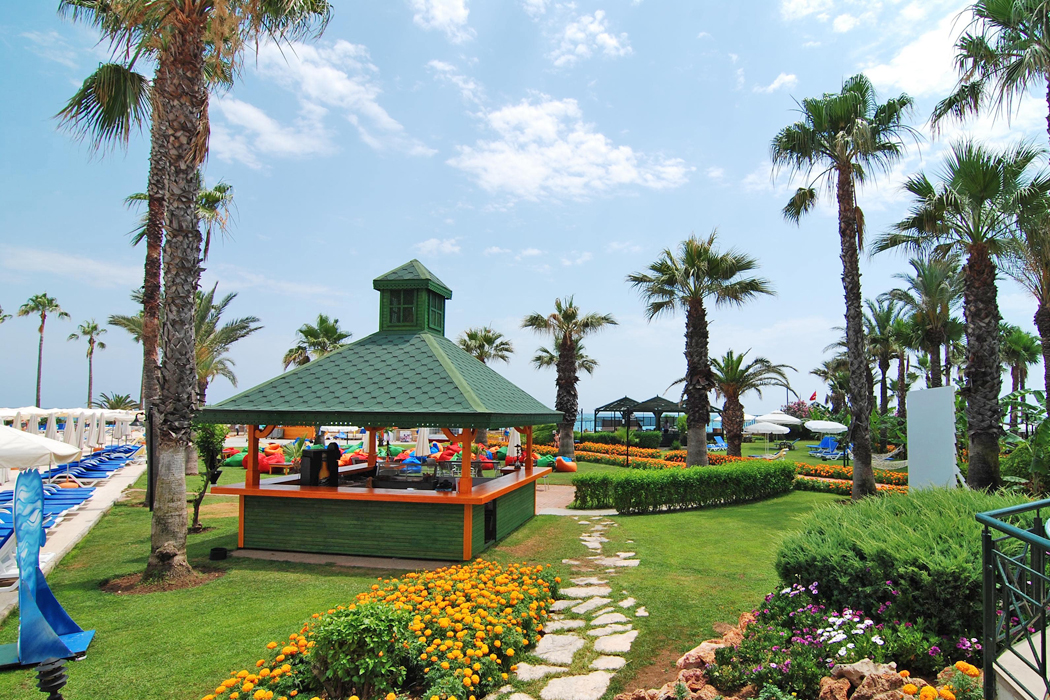 Hotel Adora Golf Resort - bar na plaży