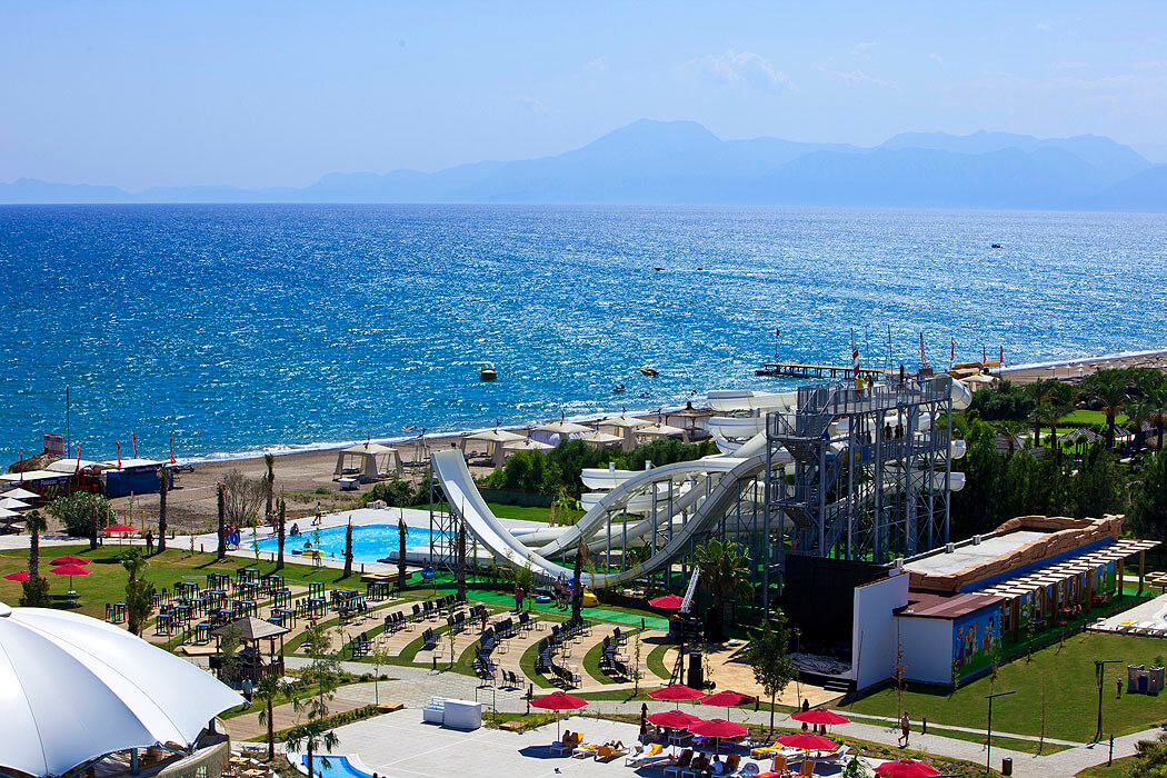 Hotel Kaya Palazzo Golf Resort - widok na aquapark