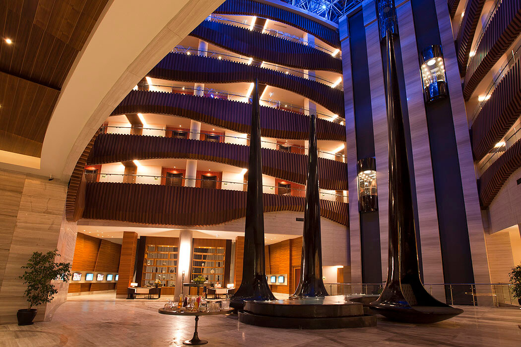 Hotel Kaya Palazzo Golf Resort - widok na lobby z recepcją