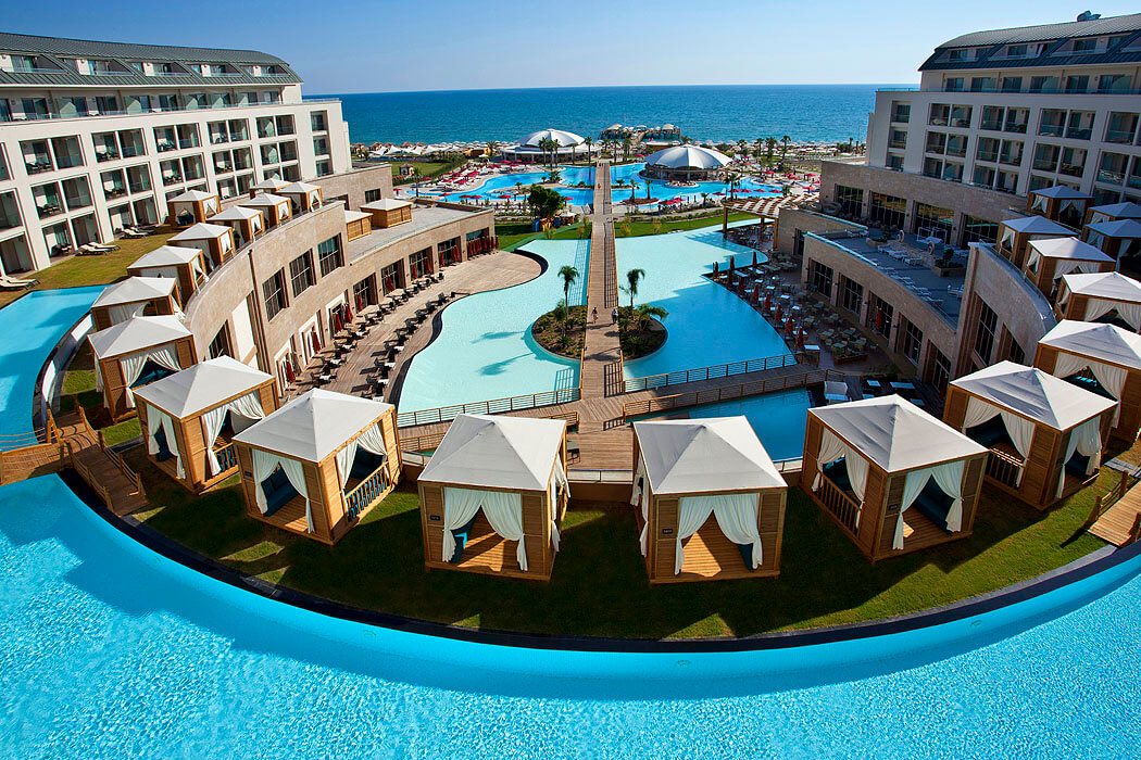 Hotel Kaya Palazzo Golf Resort - pawilony przy basenie