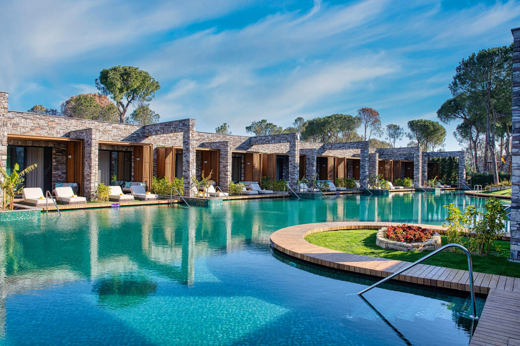 Hotel Kaya Palazzo Golf Resort - zejście do basenu w pokoju suite luxury lagoon